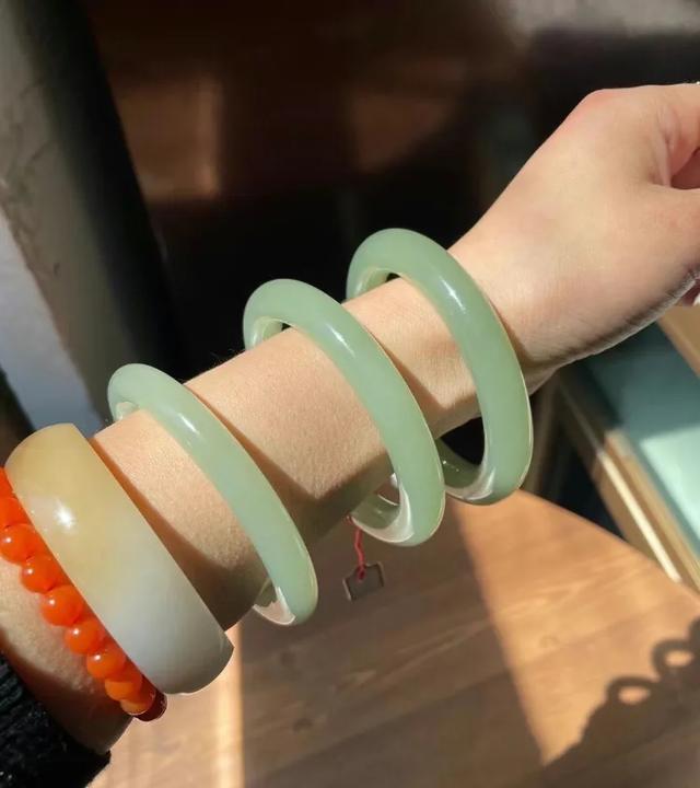 和田玉沙枣青籽料原石价格,和田青花现在的市场价格是怎样的？