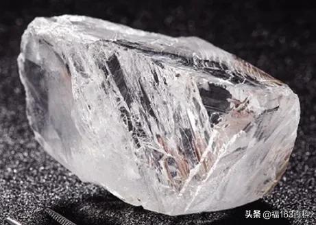 水晶矿石,谁能给讲一下水晶原石和钻石原石的区别？