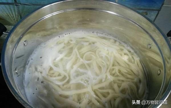 柳岩化身美厨娘:亲们，蜗居在家都制作出了哪些美食呢配图求分享，我也想尝尝