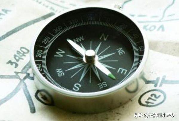 指南针n极所指的方向，指南针静止时指的是地理的什么方向