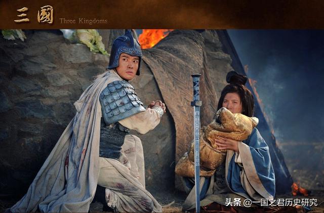 长坂坡,刘备两个十六岁如花似玉的女儿被曹操俘虏沦为小妾,赵云为何不救只救阿斗？