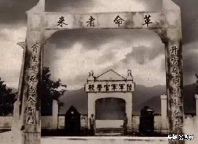 邓文仪:黄埔军校成立初期，招生很严格，为什么却接收了讲武堂一百多人？