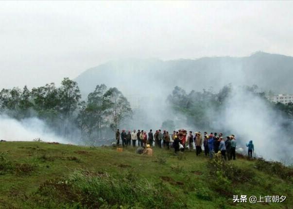 坟头长艾草是吉还是凶,请问农村里建坟有什么顾忌和讲究？