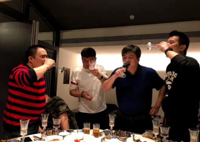 人狗奇缘2视频在线观看:乌克兰女子在红场自称是普京“妻子”被逮，是想出名吗？