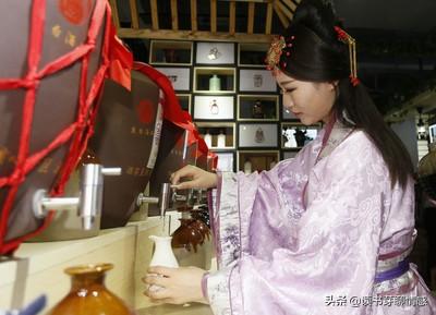 为什么有些人认为司马相如拐香艳寡妇私奔成都？有何历史依据？