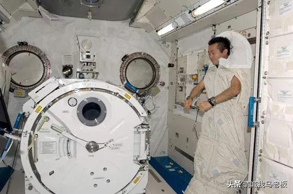 神舟十二号邓清明:神舟十二号飞船上的成员是如何安排睡眠的？