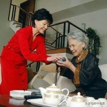 倪萍儿子和女儿照片:在农村女儿和儿子都是一起养老吗？家产是怎么继承的？
