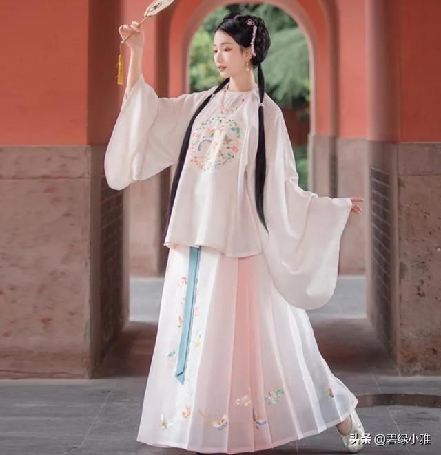 重回汉唐歌词:你曾学过的什么诗词，令你长时间以来反复吟诵，颇有感触