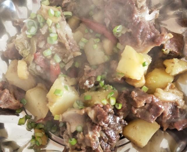 新疆羊肉都是怎么处理和烹饪的，新疆薄饼羊肉怎么做最好吃