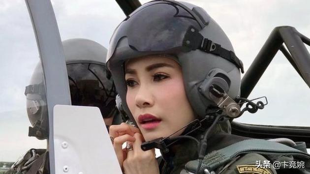 据海外媒体报道,被剥夺“贵妃”称号的诗尼娜可能已经离开泰国,你如何看待此事？