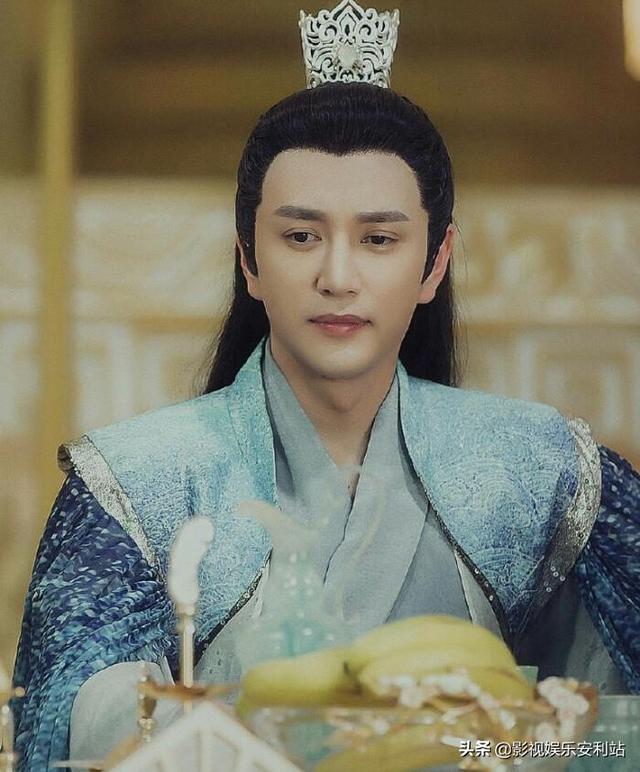 李佳璘:张小斐凭《你好，李焕英》走红，她的同班同学除了杨幂还有谁？