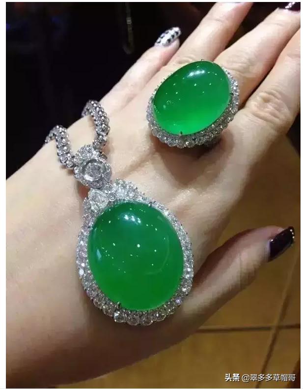 翡翠怎么选才是最好的,翡翠，什么种最好，最有收藏价值？