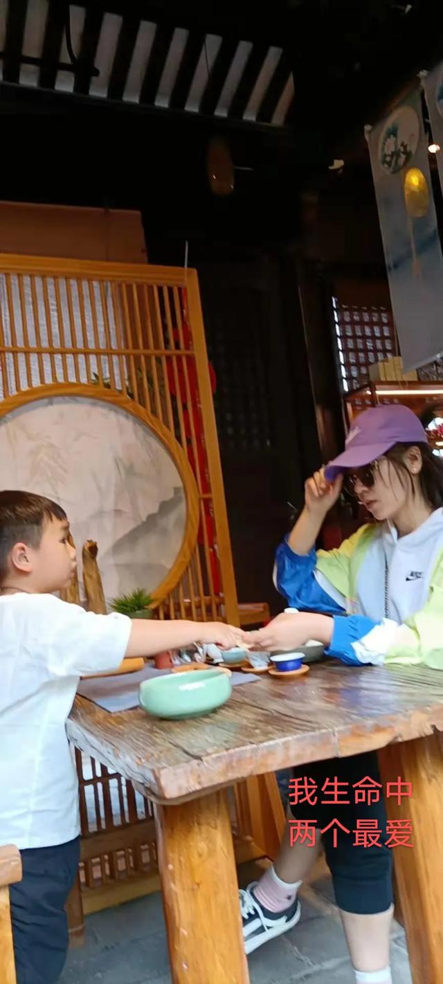 我特别讨厌自己的亲妈！从骨子里的恨！我是不是变态？