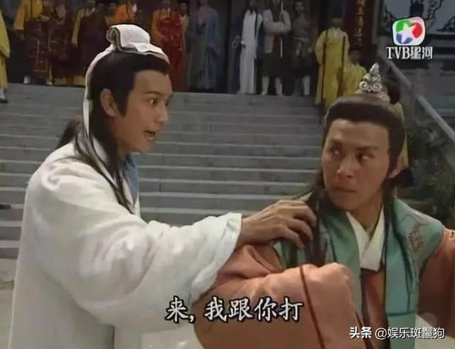 李瑞宗:慕容复化身李延宗，能和乔峰打平手，为何恢复真身就打不过了？