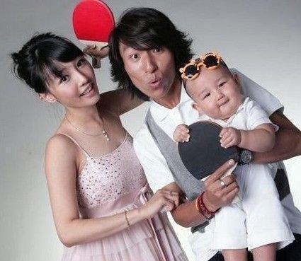 网曝胡海泉离婚:网曝歌手陈羽凡吸毒被抓，和他一起被抓的25岁何某某会是谁？