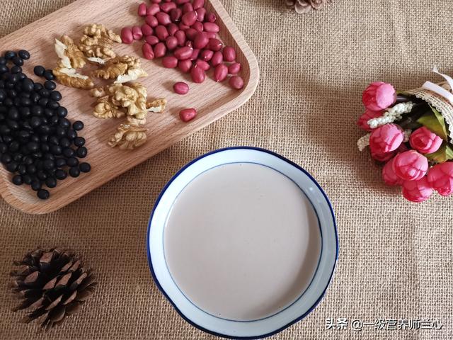 红豆、绿豆、黑豆、花生、莲子、薏仁米放在一起吃，可以吗？插图