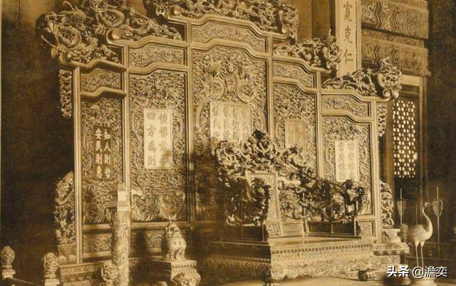 清皇帝坐了270年的龙椅是纯金打造的吗？