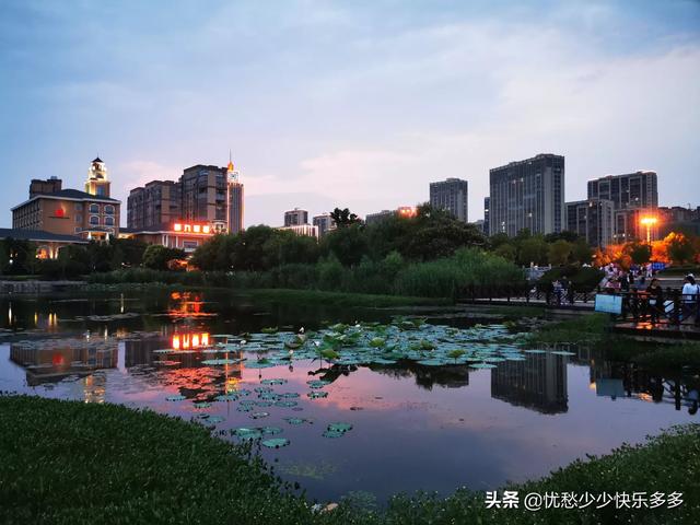 一年收入40万,在一个四线城市可以吗？目前还没有房子,没有孩子。都准备要呢？
