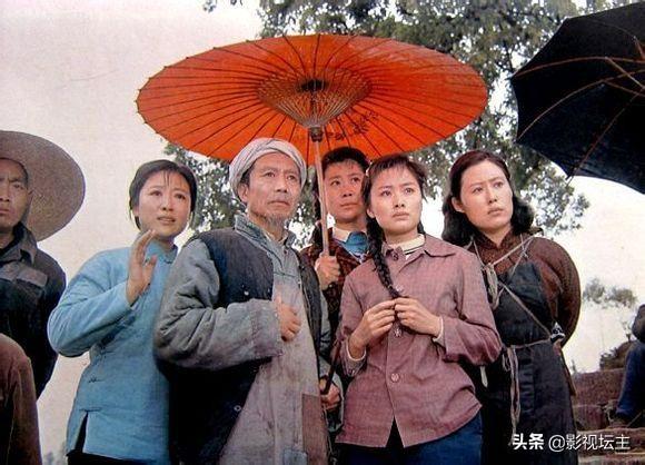 刘晓庆多大了:刘晓庆现身澳洲被路人拍到，63岁身材如何？