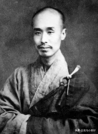 李叔同简介:李叔同与启功同为近代书法巨匠，请问谁的书法更胜一筹？