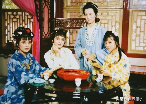 项圈犬奴鼻环:能谈一谈《红楼梦》里的女人们吗？你是怎么看待她们的？