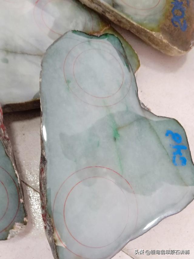 翡翠开窗料为什么不能买,开窗的翡翠原石能买吗，还是直接买成品？
