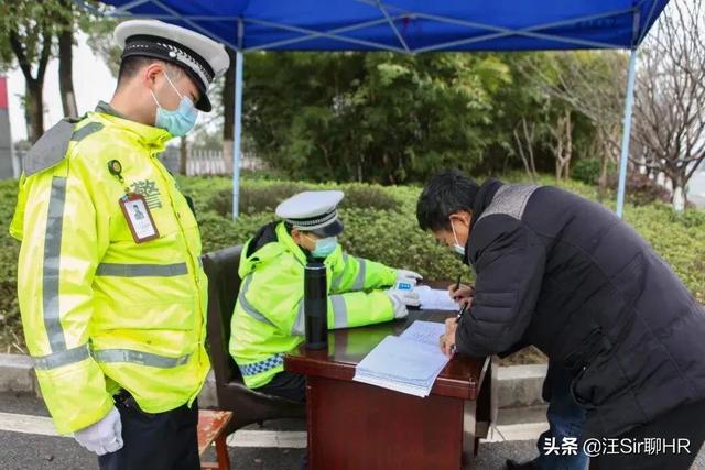 长沙金毛辅警:为什么最近各个地方都在招辅警？是因为上一年辞职的辅警太多了？