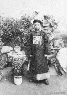 清朝官服干尸:为什么僵尸类的电影大多数是清朝的打扮