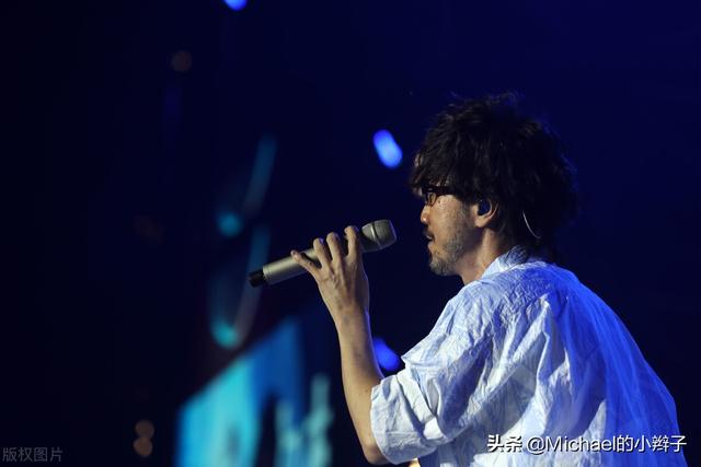寂寞轰炸:如何评价周传雄的唱功和音乐？