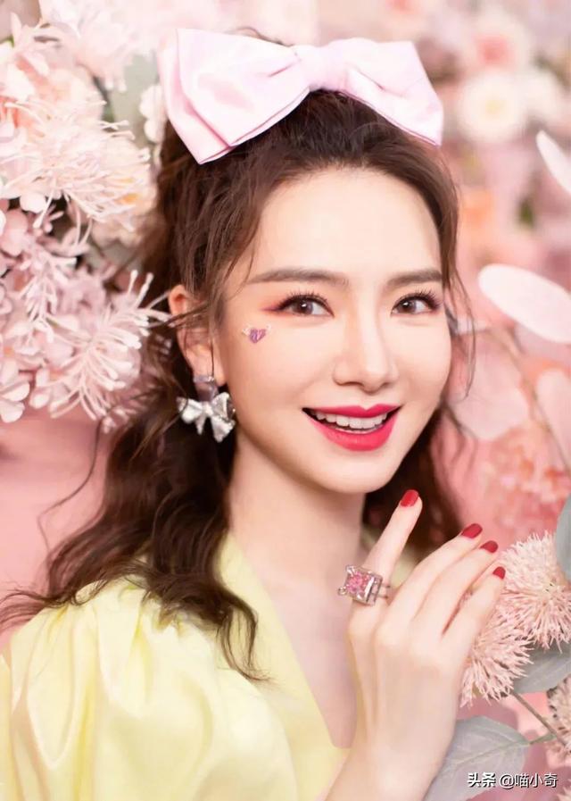 戚薇回应割双眼皮:小S自曝脸上打针，你觉得明星应该整容还是坦然地面对岁月