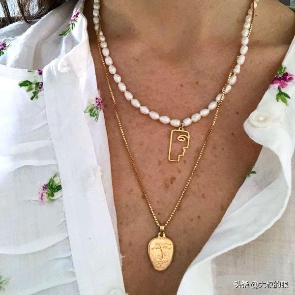 怎样挑选黄金手镯女的,怎么选择黄金首饰更具有时尚感？