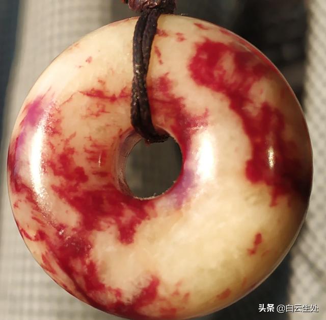 头条问答 - 古玉中的红沁和血沁,主要是长期受氧化铁沁染而成,与朱砂