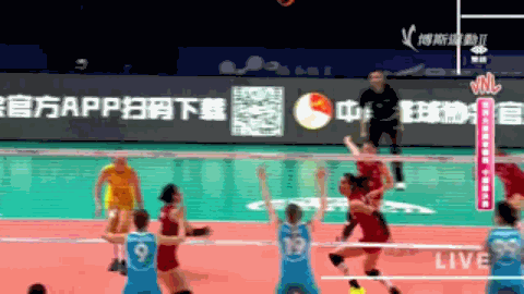 女排周晓兰:排球比赛中的“背飞”是什么意思？