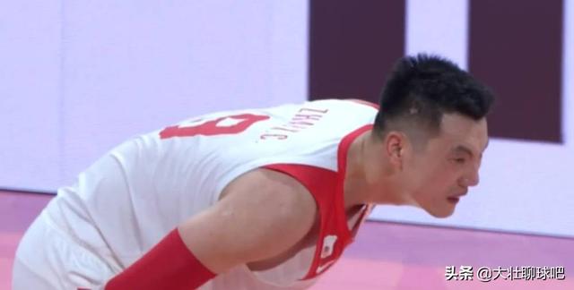 周琦五犯离场:周琦最后时刻一犯规加两次发球失误，为什么国家队要招他进来