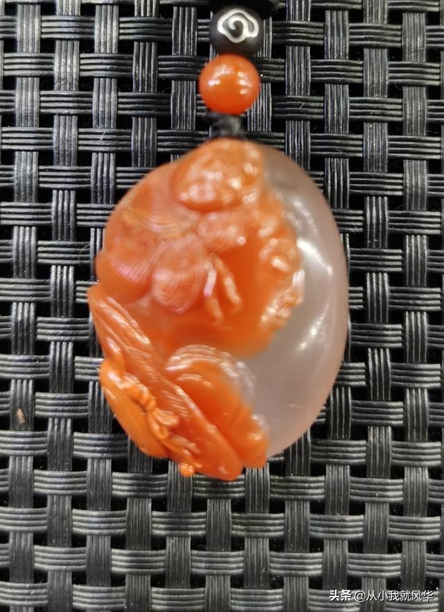 白色不透明是什么玉,南红不透光是假的吗？为什么？