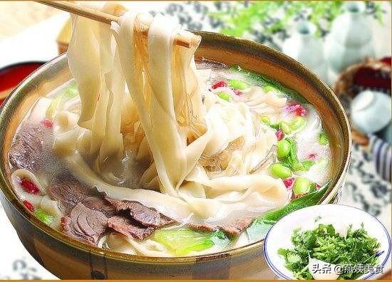 能否报一下当地名菜？