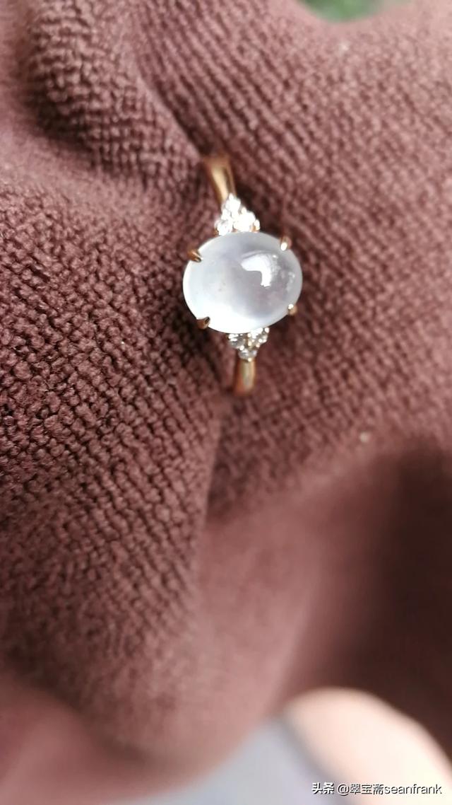 翡翠戒指什么颜色最好,如何挑选满色的翡翠戒指和翡翠项链？