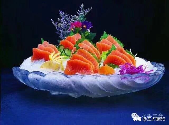 新鲜的光滑大鱼和新鲜的红腮鱼:冰冻鱼和冰鲜鱼有什么区别吗？
