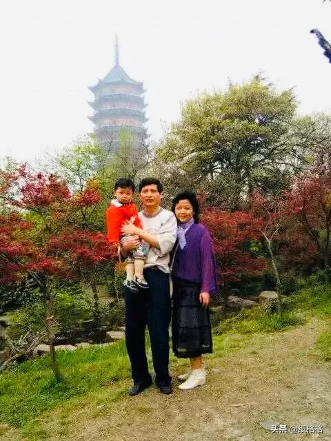女朋友保护自己的隐私,却经常查看我的隐私,是为什么？