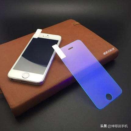 手机坚持不贴膜，使用一年后，你后悔吗？插图