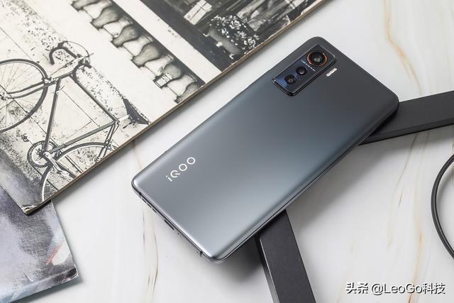直面屏5g手机最好的是哪款（覆盖率最强频段齐全的5G手机）