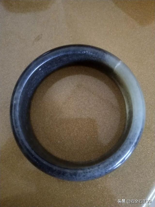 玉用什么灯照出来真假,用火烧一下能辨别玉的真伪吗？为何？