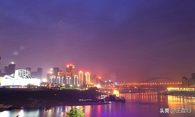 一般人能游过长江吗，两个退休老人，计划去重庆自由行，还想坐江轮游长江，有哪些攻略