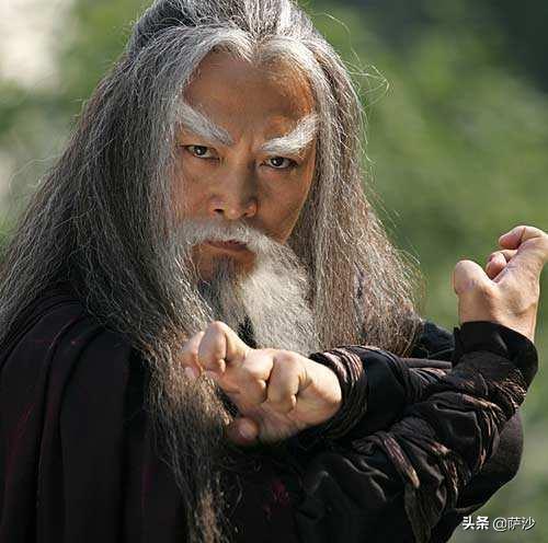 倚天屠龙记中谢逊说四大法王各有所长,那么各自所长在哪里呢？