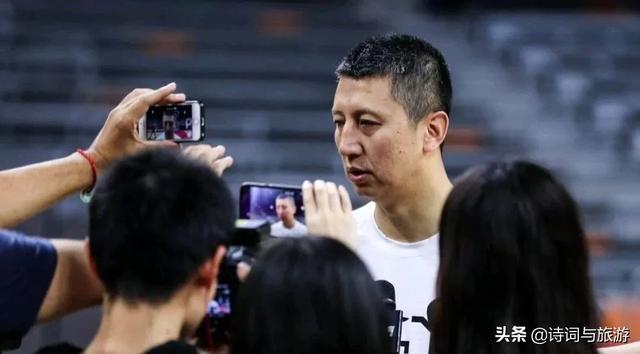 杨鸣女友:杨鸣辞退帅位被拒绝，辽宁为什么不迎回郭士强指导