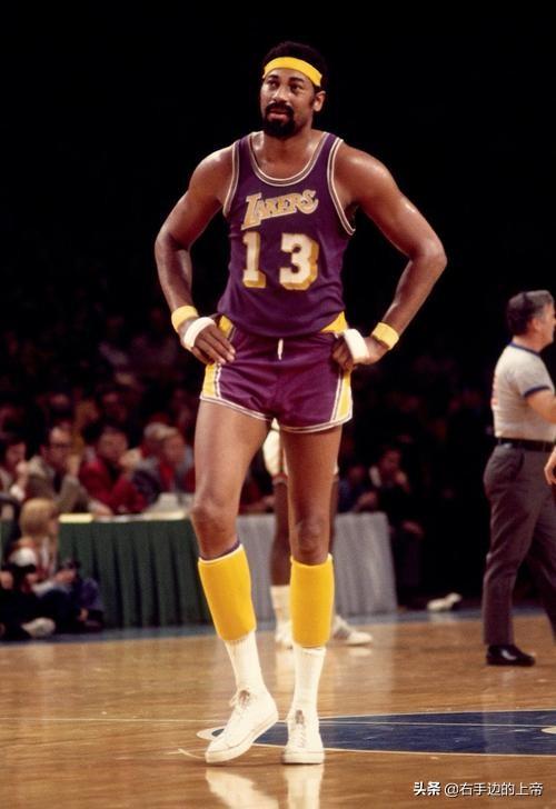 为什么张伯伦的各项得分数据如此惊人，在篮球界中的地位却不及乔丹，同位置相比也不如贾巴尔呢？插图31