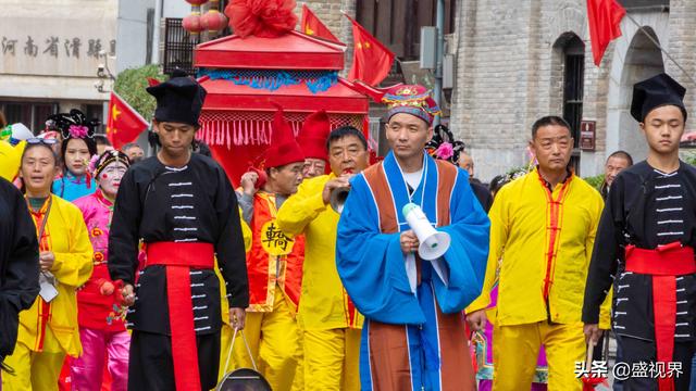 河南农村庙会斗狗现场视频:今年河南滑县火神庙会，有社火表演么？