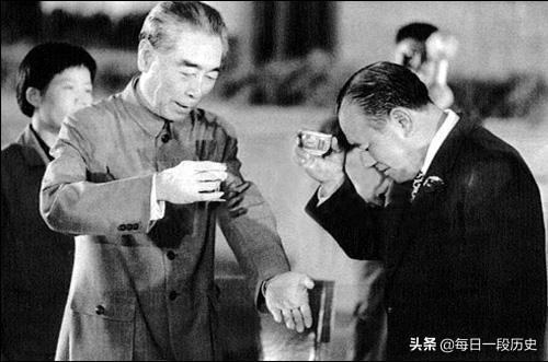 莫妮克:怎样看待papi酱因为孩子随父姓被某些网友辱骂？