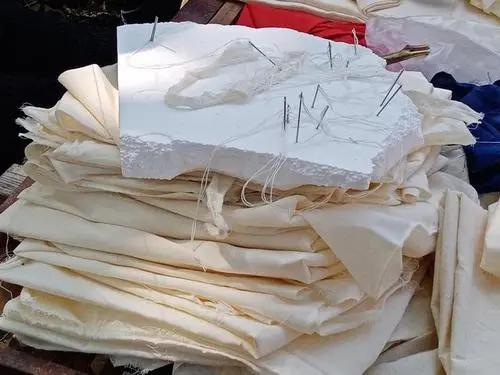 为什么人死后要用白布盖上,而不是其他颜色的布,到底有何用意?