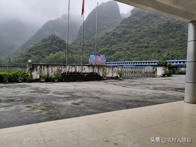 广西刺猬养殖场:我想拜访黑山羊养殖户，学习经验，头条的朋友可以提供地点吗？